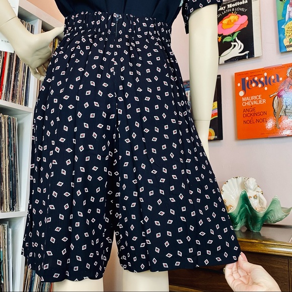 Vintage 80’s Floral Abstract Print Shorts Set - Picture 8 of 14